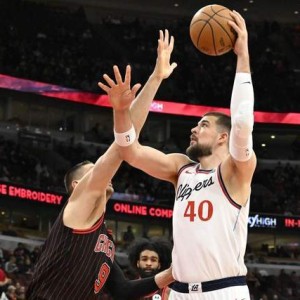 世界杯实时比分-大崩盘！残阵快船单节狂输26分：全队三分13中3，哈登15中5低迷